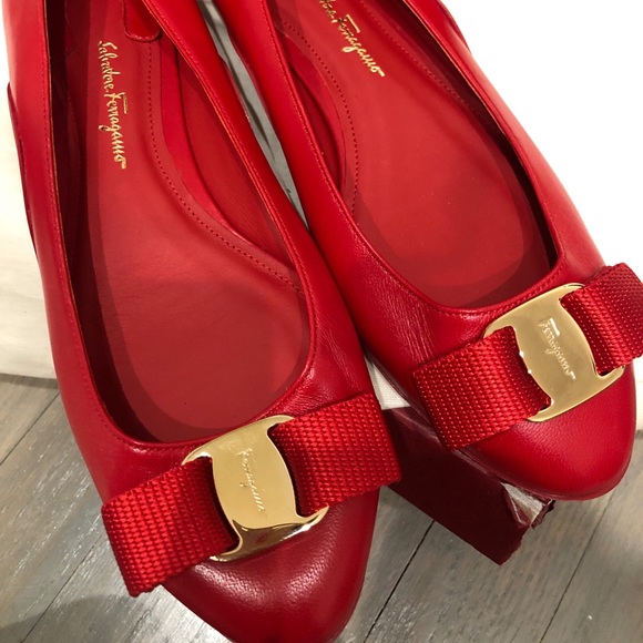 Ferragamo Lustra Varina Bow Flats - Picture 2 of 8